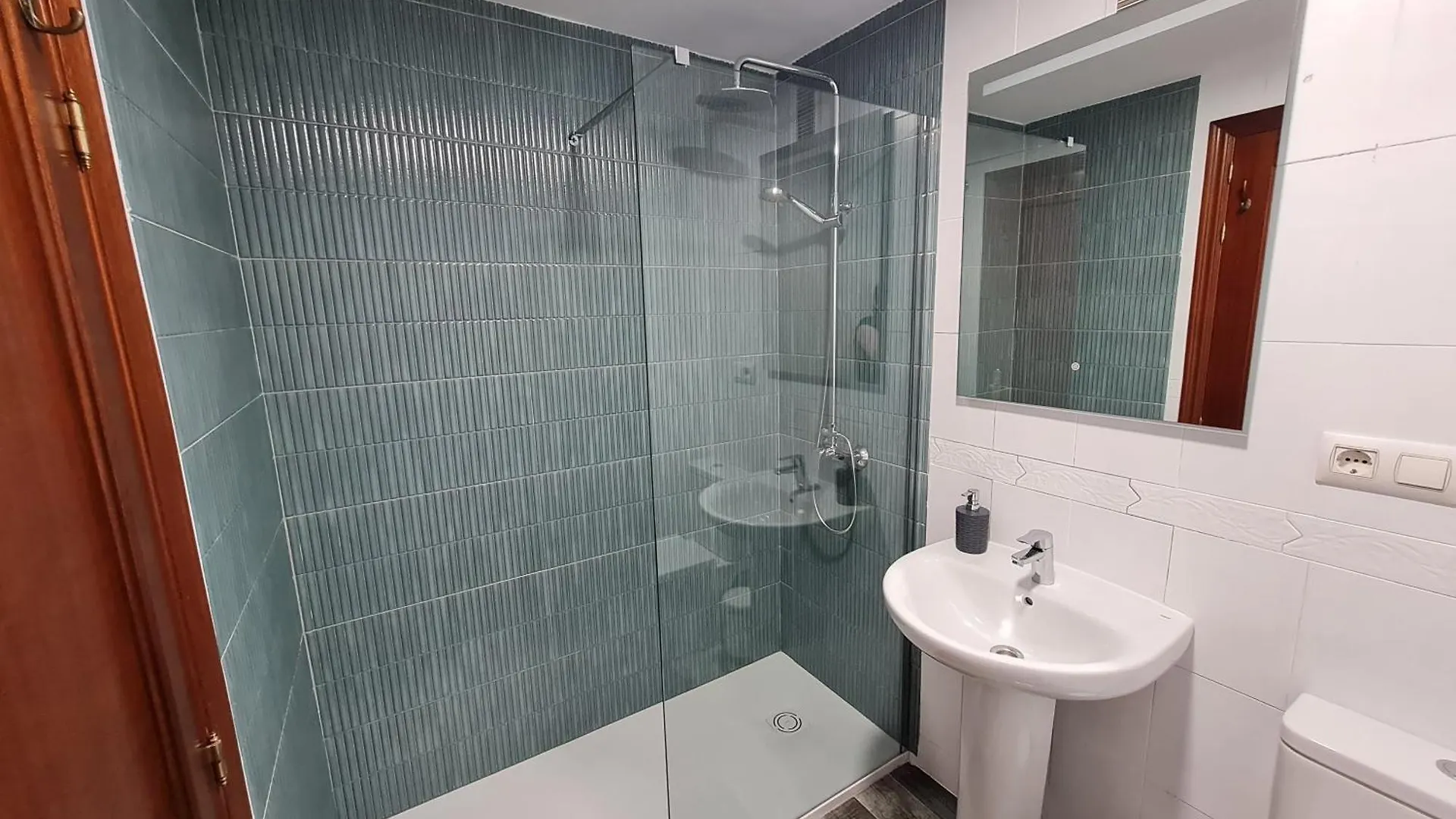 Apartamento Alaska 800 m de la Playa Parking Privado Málaga